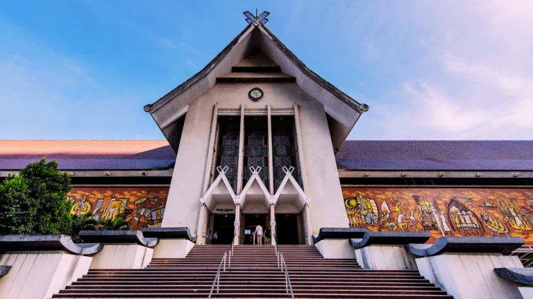 muzium-negara-tempat-pelancongan-menarik-di-kuala-lumpur 