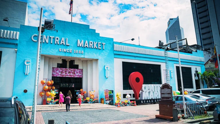 tempat-menarik-di-kuala-lumpur-central-market-cenderamata 